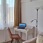 Comfort - Private Balcony - Free Parking 아파트 *