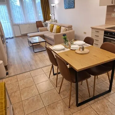 Comfort - Private Balcony & Free Parking - Ac