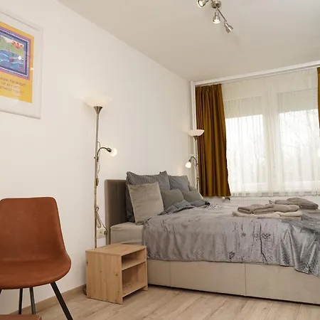 Comfort - Private Balcony & Free Parking - Ac *