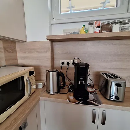 Comfort - Private Balcony & Free Parking - Ac Апартаменты *