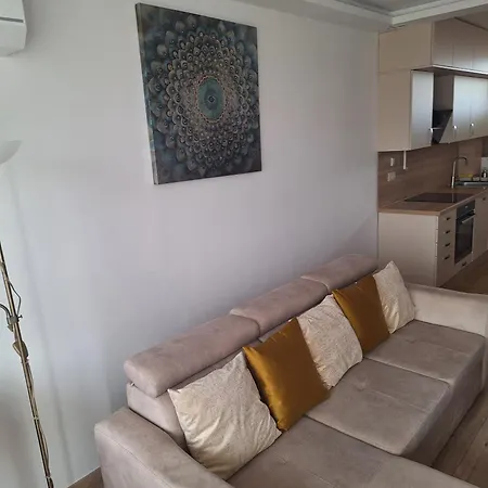 Comfort Apartment, Balcony, Free Parking, Ideal For Longer Apartament *