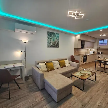 Comfort Budapest - Private Balcony & Free Parking 公寓 *